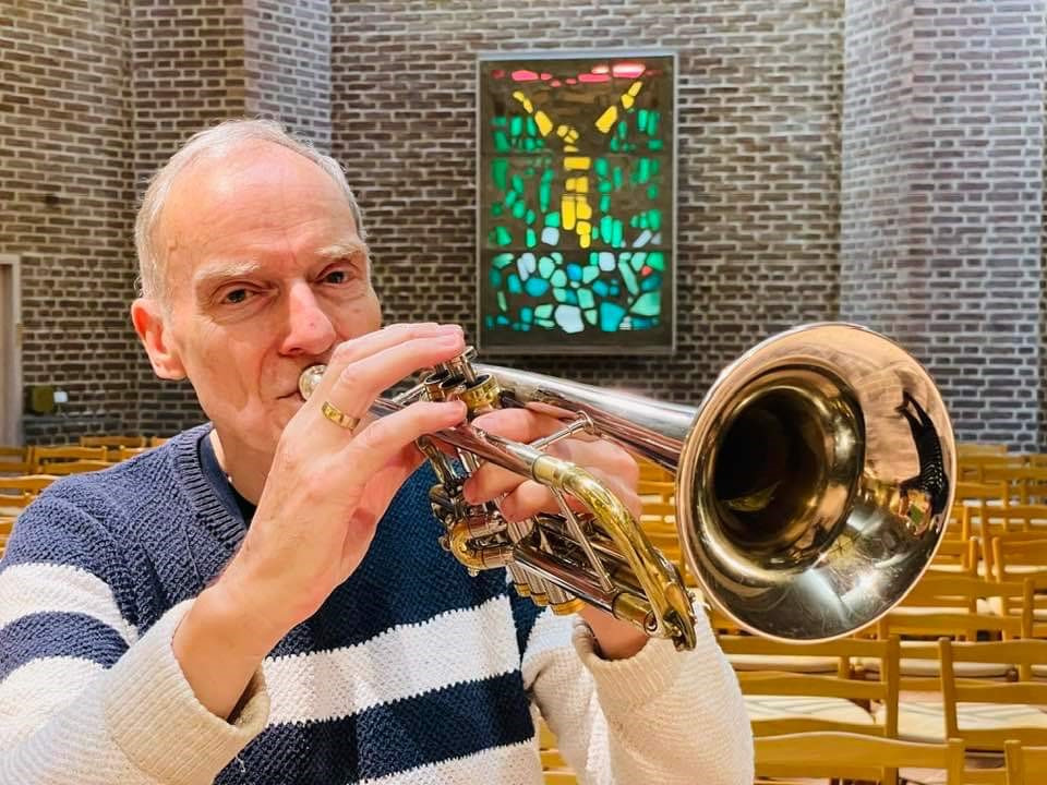 Søndag den 3. december medvirker trompetist Erik Rasmussen til gudstjenesten i Ballerup Kirke kl. 
