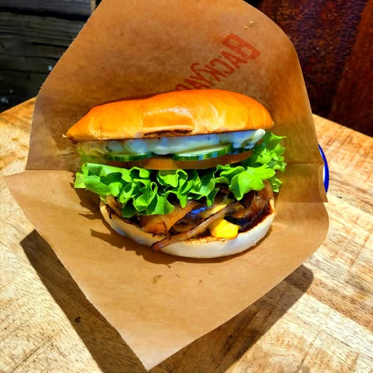 BackyardBurger introducerer Bærnæsefyr burger til 79,-