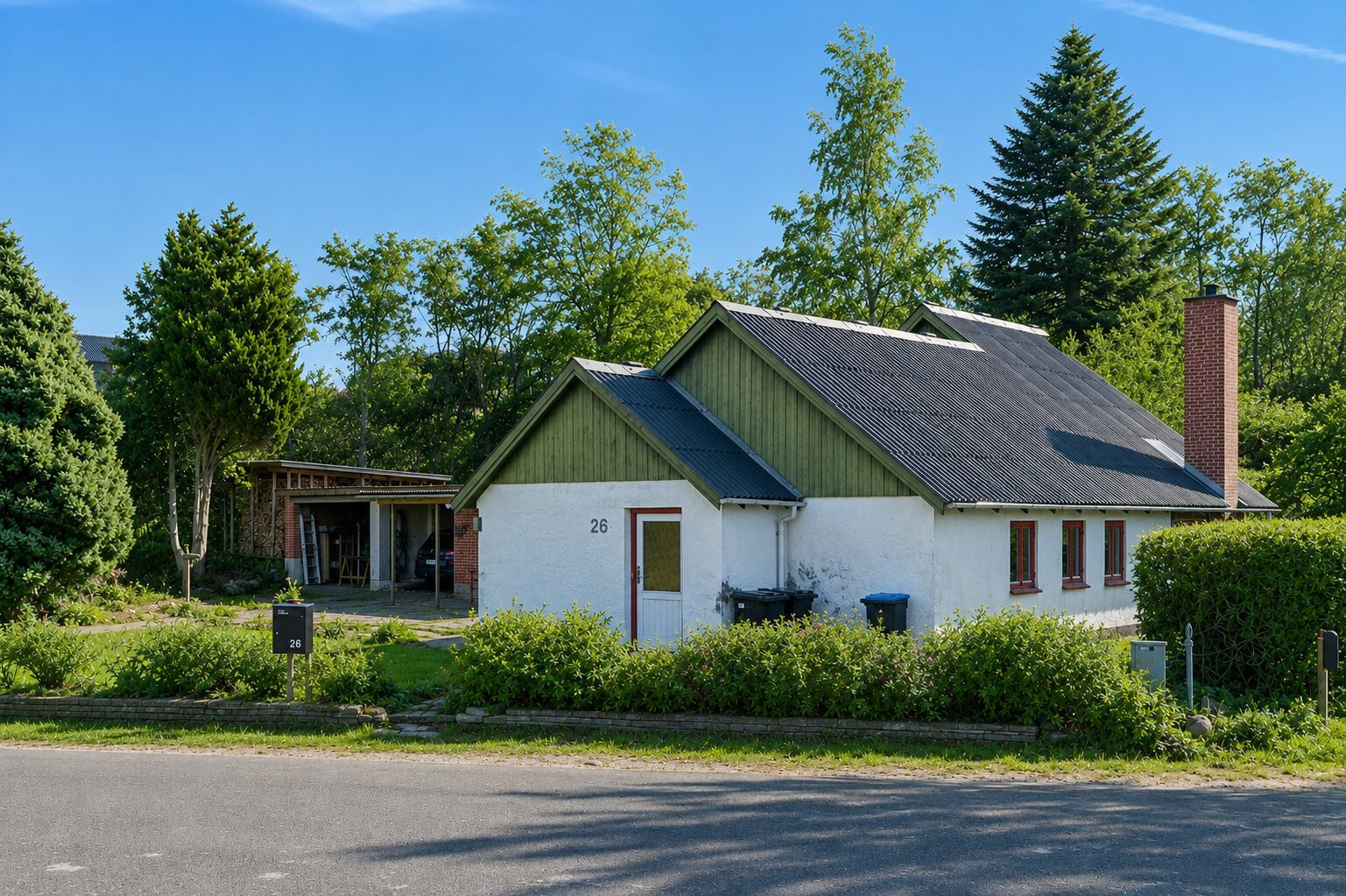 Til salg hos CD Bolig - Lene Bang & Søren Bregnhøj: Hyggeligt hus på stor grund mellem land og by