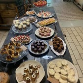 Fru Hansens Butik & Café inviterer til ta' selv tapas kagebord på lørdag