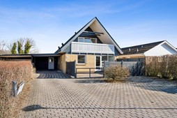 Attraktivt beliggende familievilla på stille villavej