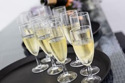 Dolphin Hotel Herning fejrer femårs fødselsdag og 100. weekendophold med udsolgt festweekend