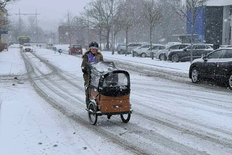 Snekaos skaber trafikale udfordringer i Kolding Kommune – kommunen advarer om glatte veje og opfordrer til forsigtighed