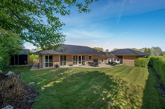 Top 6 over dyreste boliger til salg i Årre. Priser op til 2.798.000 kr