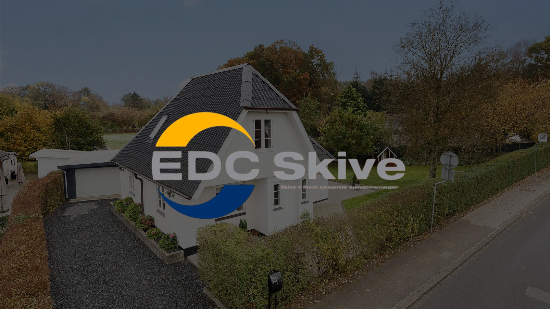 Charmerende og moderne familiehjem i Stoholm – klar til indflytning