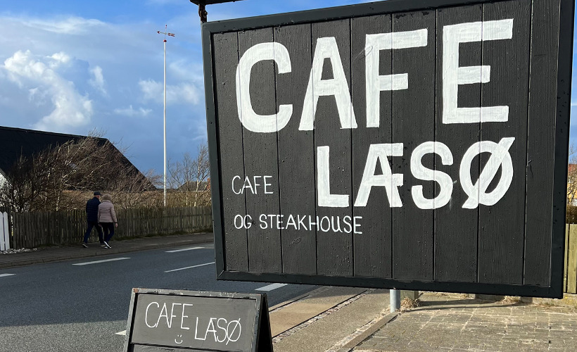 Påskefestligheder på Cafe Læsø: Smørrebrødsbuffet og gammeldags påskekylling