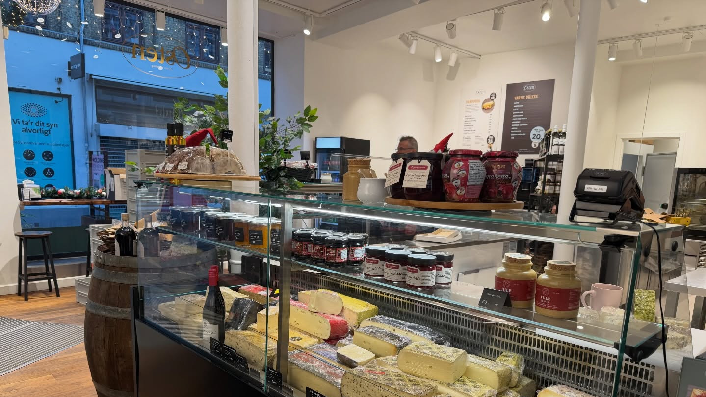 Osten Kolding fejrer to år med smag, tradition og fødselsdagstilbud