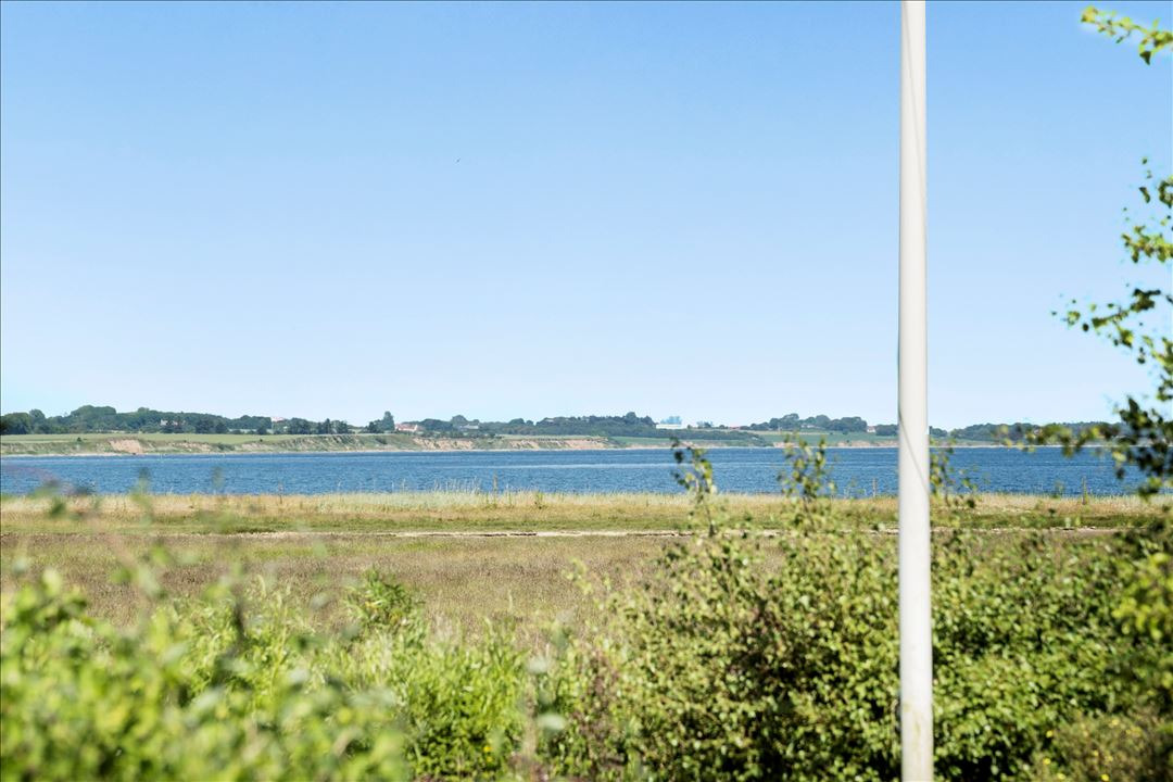 Til salg hos EDC Ejen­doms­grup­pen  Struer : Villa  med vandudsigt på hyggelig grund