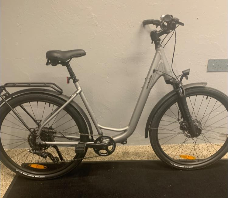 Flyttesalg hos Birks Bike Shop ApS: Spar 30% på Cannondale citycykel