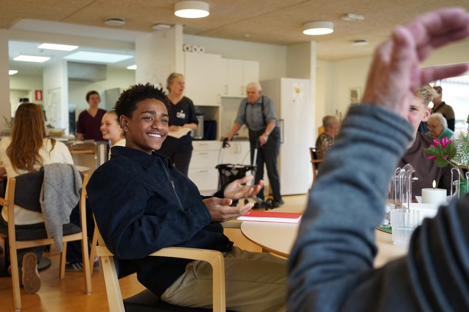 7. klasses elever bliver klogere på livet og karrieremuligheder i ældreplejen gennem mini-praktik