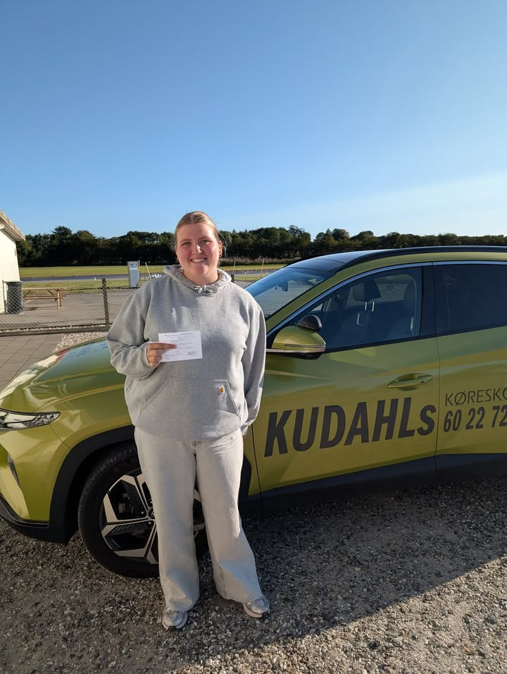 Kudahls Køreskole ønsker Lærke tillykke med kørekortet