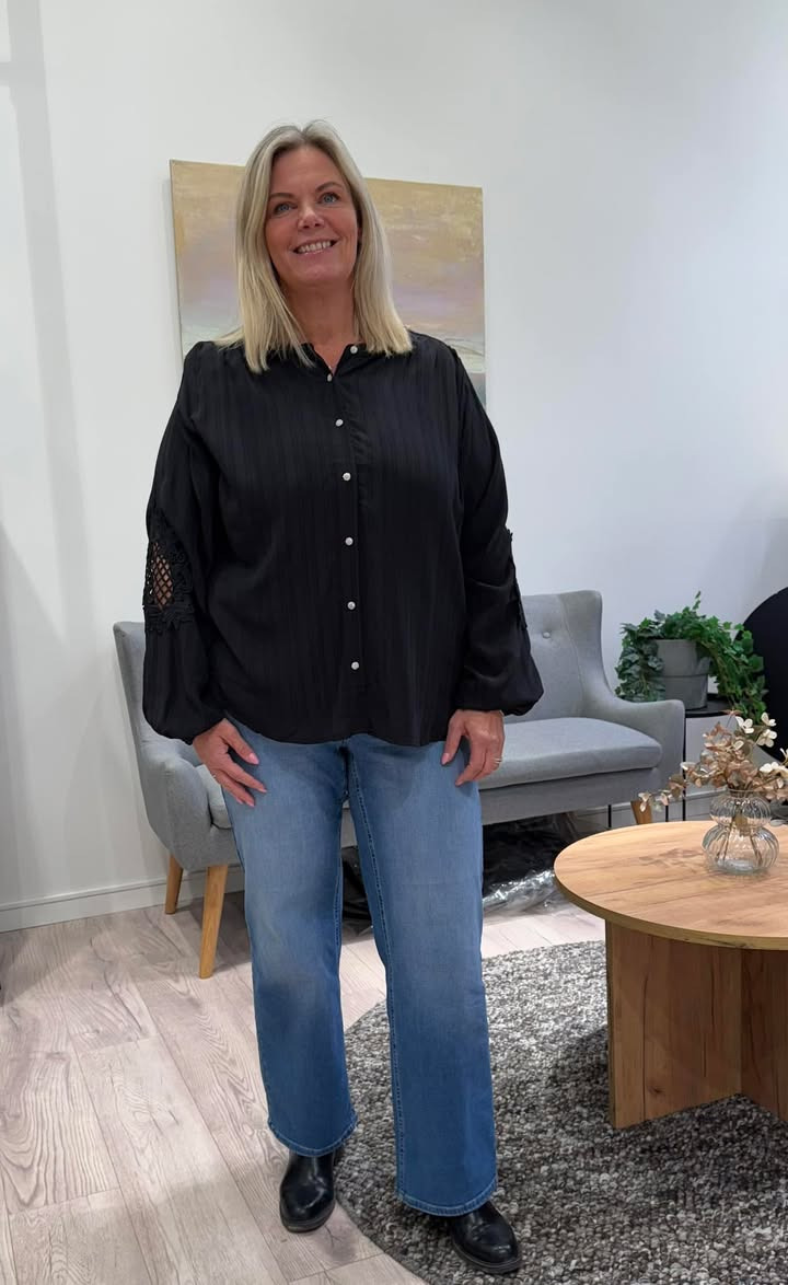 Only Curves præsenterer ny elegant skjortebluse fra Zoey