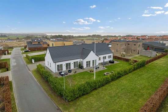 Eksklusiv bolig for 5.695.000 kr er netop kommet til salg i Rønde - Se den og de dyreste boliger her