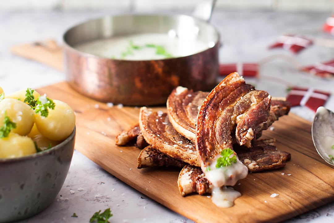 Stegt flæsk med persillesovs hos Frederiksberg Kødforsyning v/Christian Rytter Sørensen til 60 kr. pr. kuvert