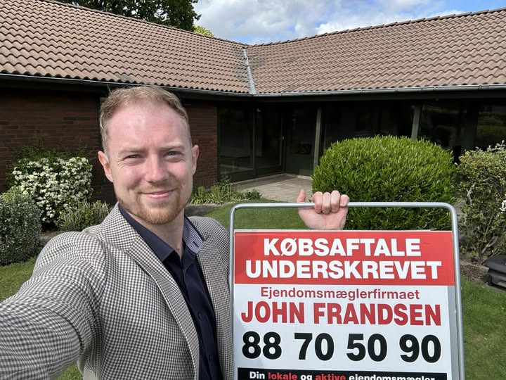 John Frandsen Ikast underskriver købsaftale og lukker for fremvisninger