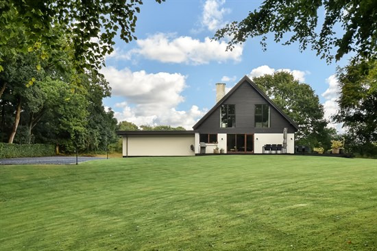 Top 6 over dyreste boliger til salg i Give. Priser op til 6.195.000 kr