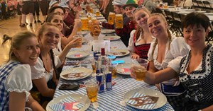 Oktoberfest i Herlev: En aften med musik, mad og fællesskab