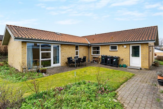 Violvej 15 og 1 anden boliger er kommet til salg denne uge i Augustenborg - se boligerne her.