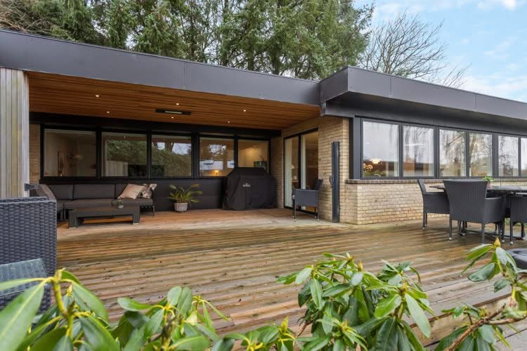 Danbolig Hjørring præsenterer stilfuld renoveret villa i Svanelundskvarteret