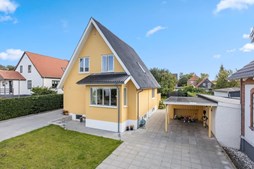 Mæglerhuset annoncerer ny pris på indflytningsklar villa i Lindholm
