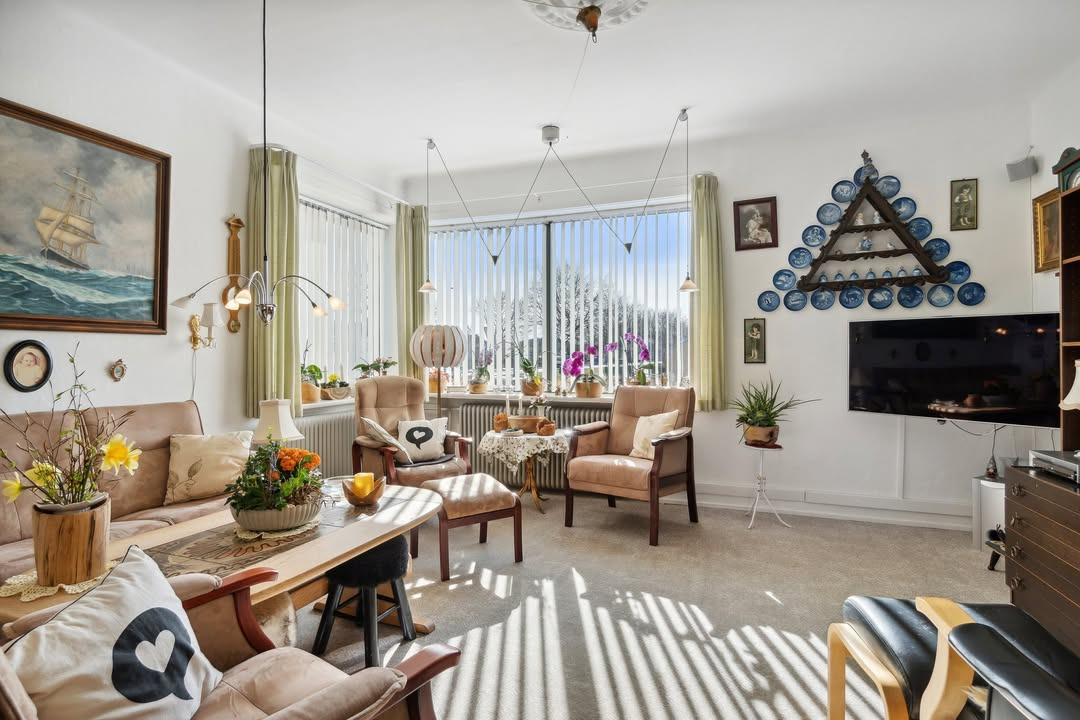 Ny pris på rummelig villa med potentiale hos Ejendomsmæglerne Hansen & Thoft