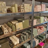 Elins Butik inviterer til konfirmationsaften med farverige bordidéer