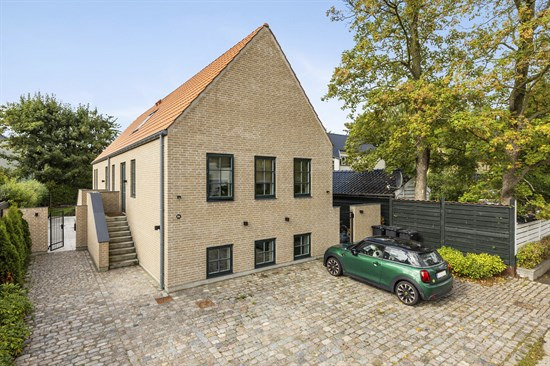 Henningsens Alle 31 og 6 andre boliger er kommet til salg denne uge i Hellerup - se boligerne her.