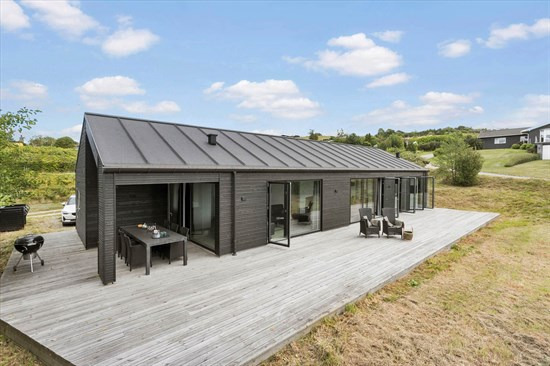 Vandkærsholmvej 8 og 8 andre boliger er kommet til salg denne uge i Ebeltoft - se boligerne her.