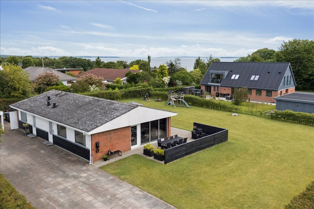 Familievenlig villa på stor grund – klar til nye ejere