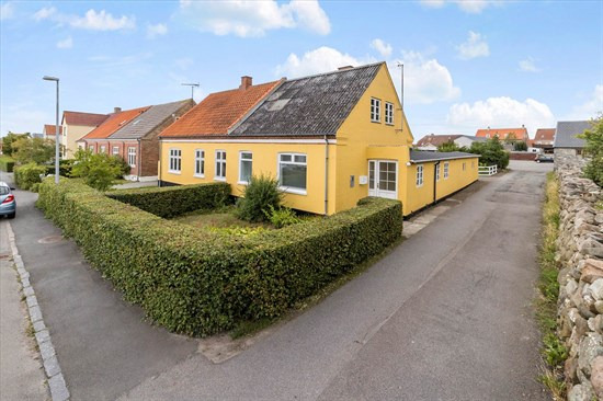 Doktorbakken 5 er til salg for kun 445.000 kr.: Se de billigste boliger til salg i Aakirkeby her