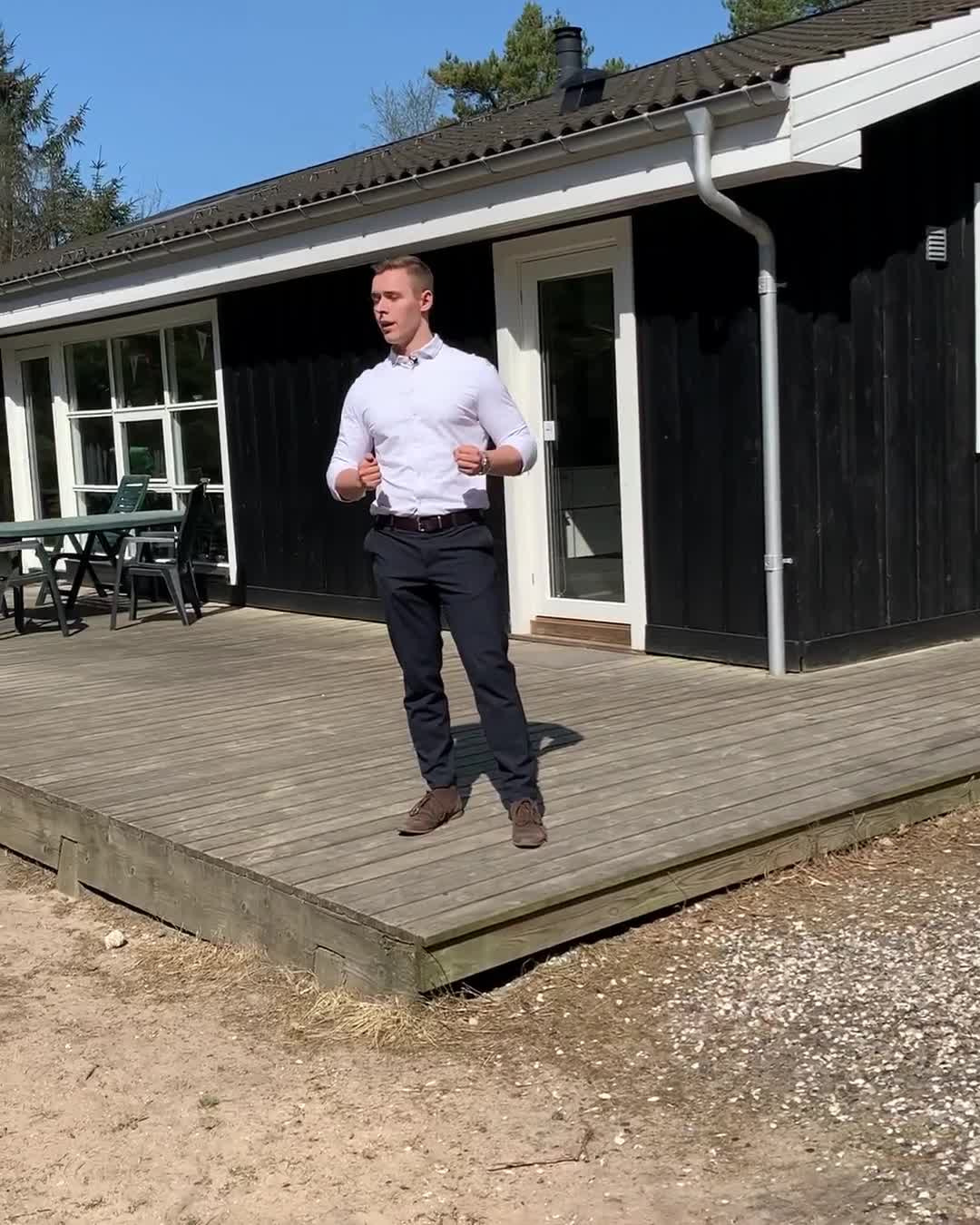 En finger på pulsen i Hals