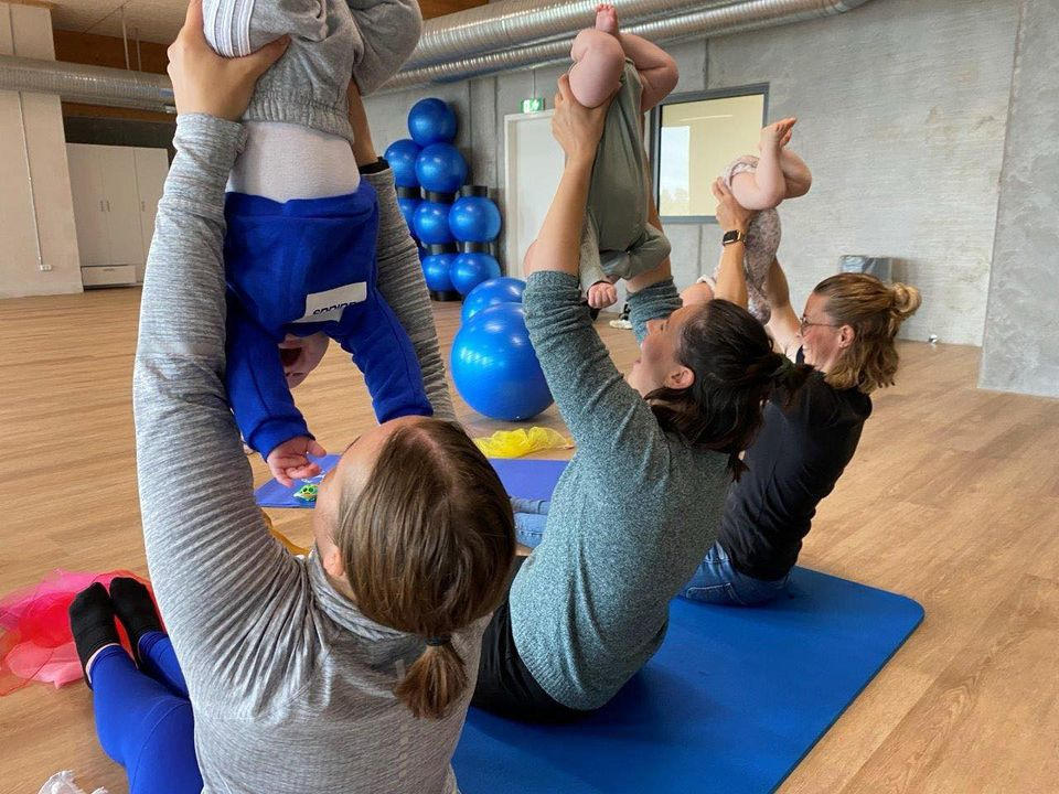 Babymotorik for de mindste i Herning Svømmehal mandag morgen