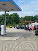 Stor opbakning til dagens arrangement fyldte parkeringspladsen til bristepunktet