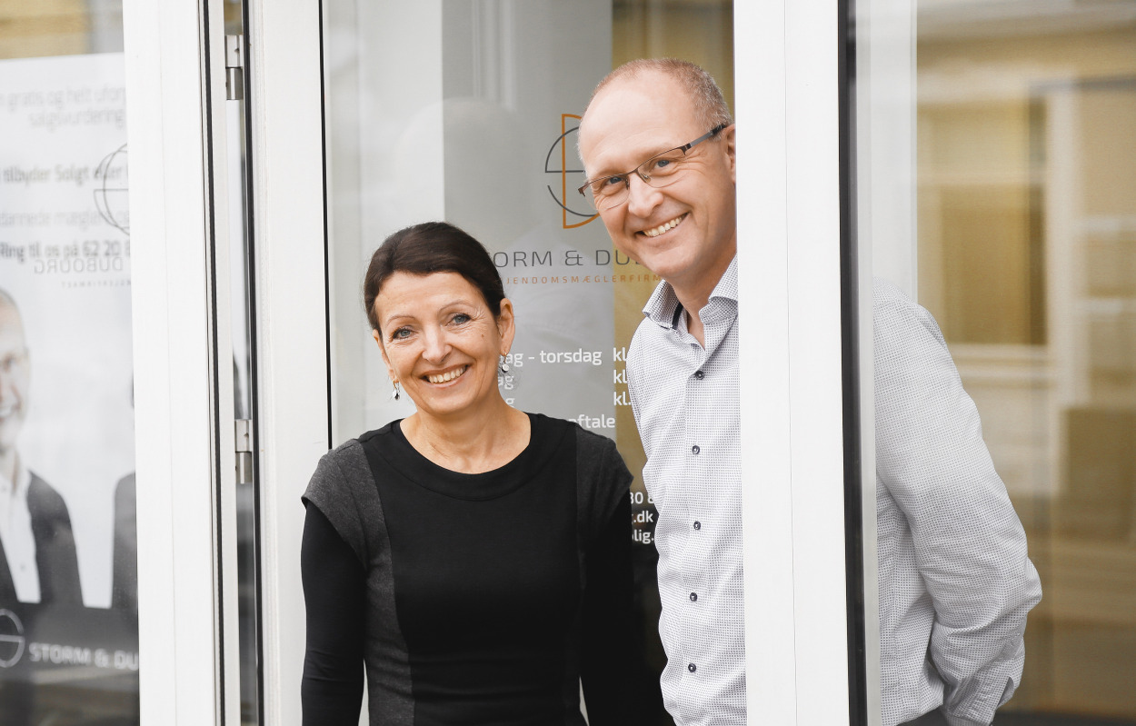 Den lokale ejendomsmægler Storm & Dubourg holder åbent Grundlovsdag