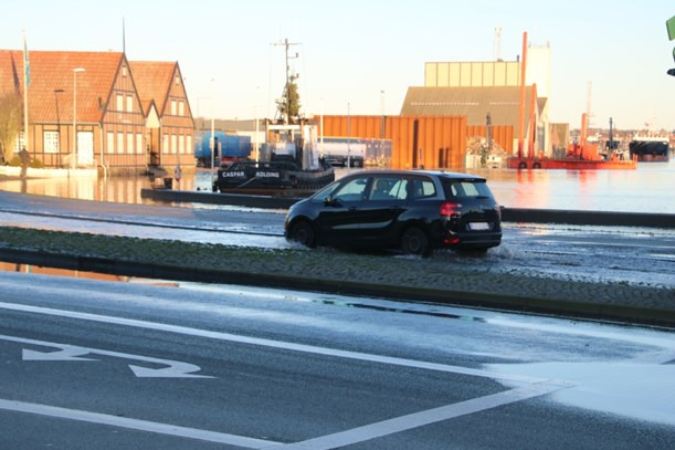 Oversvømmelser lukker centrale veje og p-pladser i Kolding