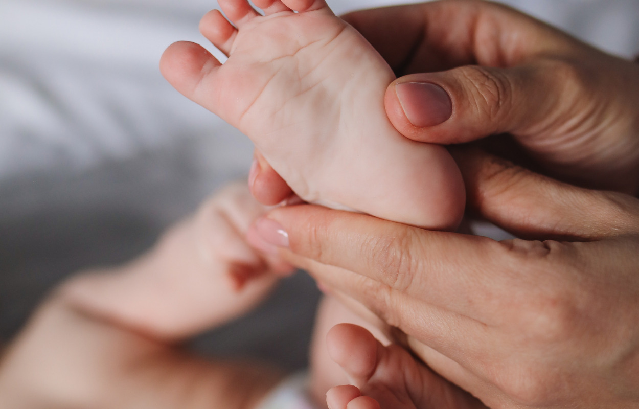 Barselscafé: Lær at give din baby massage