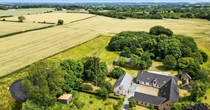 Smuk landejendom i Refsvindinge til salg hos Estate Nyborg