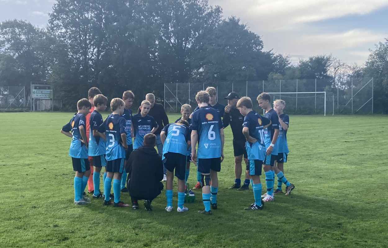 Unitas-drengene overkom chokstart og kørte en sikker sejr i hus