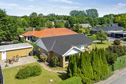 Egevej 15 og 2 andre boliger er kommet til salg denne uge i Glamsbjerg - se boligerne her.