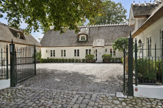 Rolighedsvej 12 og 1 anden boliger er kommet til salg denne uge i Birkerød - se boligerne her.