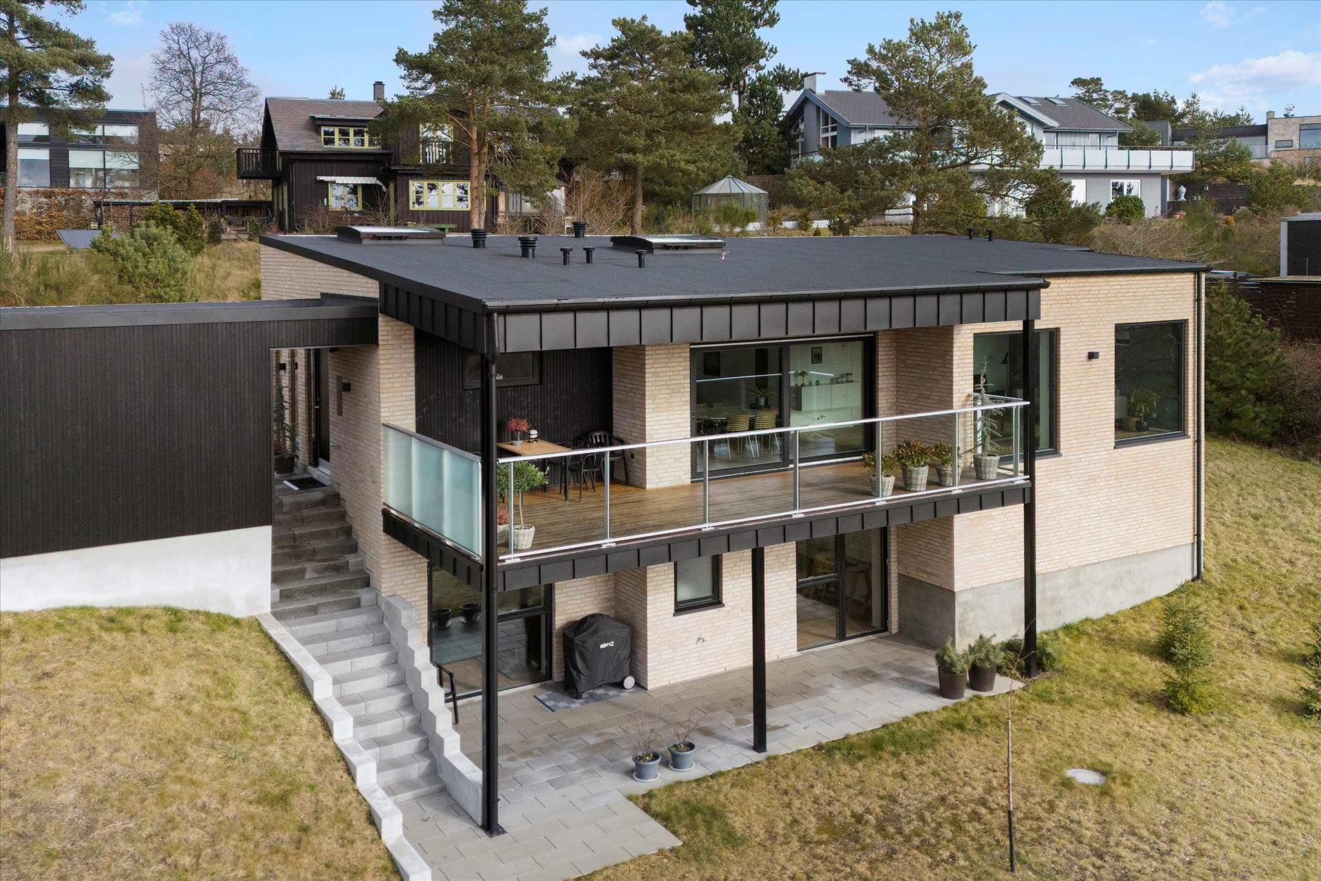 Luksusbolig netop kommet til salg i Ebeltoft: Se hvad du skal smide for Ebeltofts dyreste adresser her