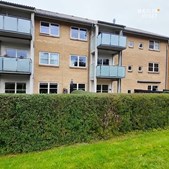 Mæglerhuset præsenterer renoveret andelsbolig i Nørresundby med sydvendt altan