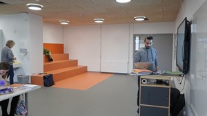 Fem millioner kroner til skolegårde og møbler