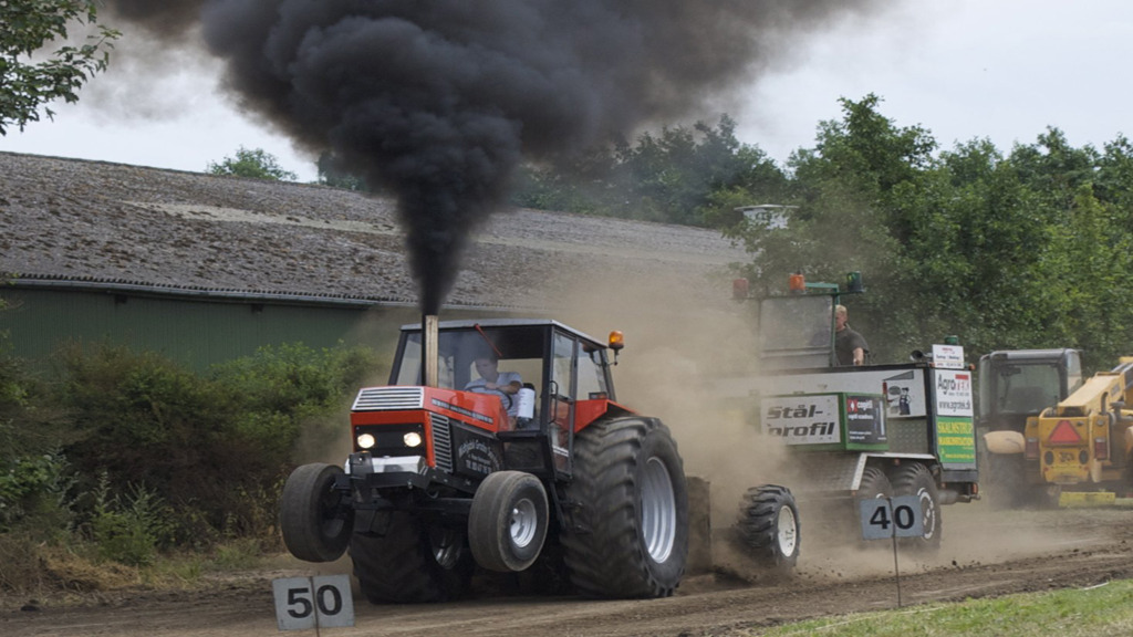 Samsø Traktortræk: En dag med brølende maskiner og spænding