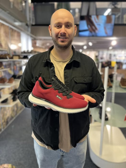DK Shoes Brønderslev ApS introducerer nye farverige Rieker herresko i rød