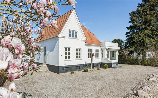Østergade 8 og 1 anden boliger er kommet til salg denne uge i Søndersø - se boligerne her.