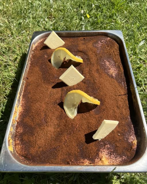 Okkels  præsenterer ugens special med hvid chokolade, citron og lakrids