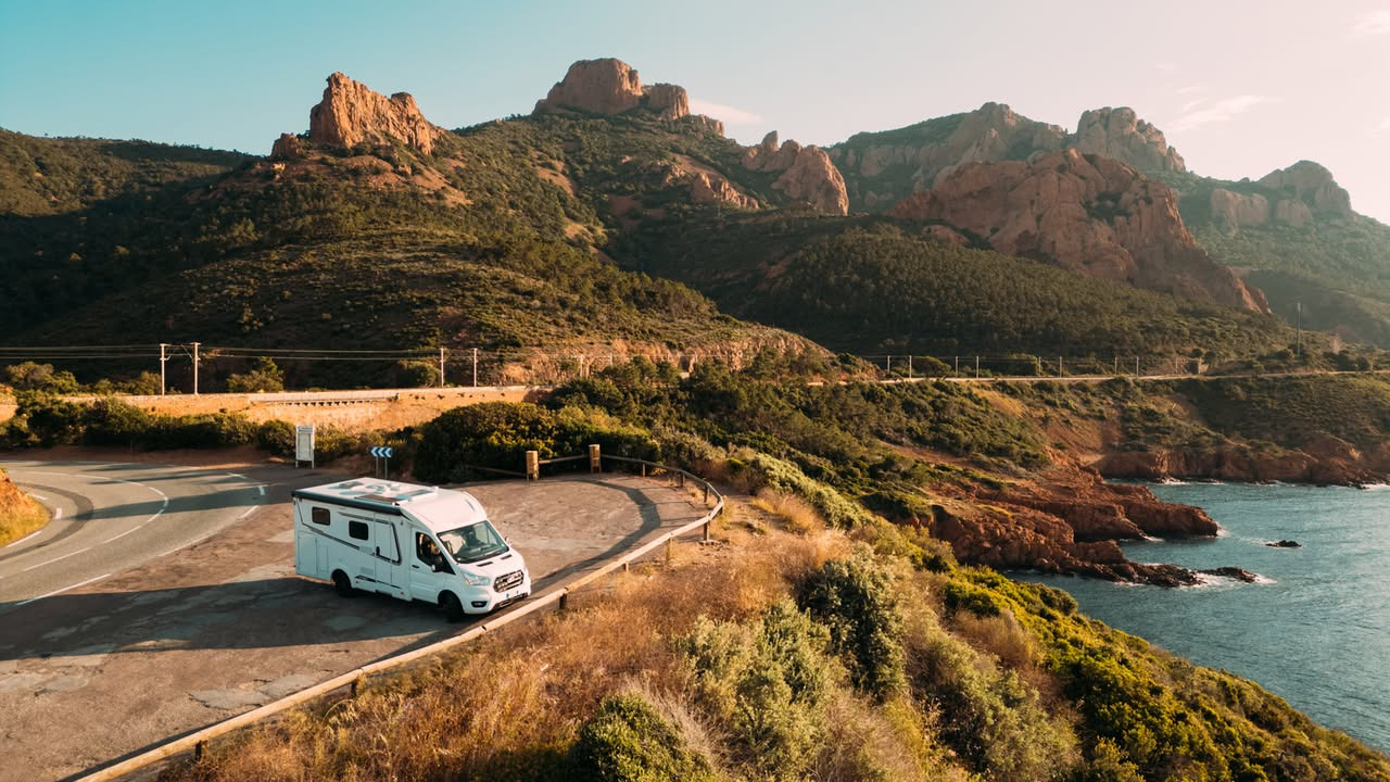 Hinhøj Carvan inviterer til at opleve Etrusco autocampere i butikken