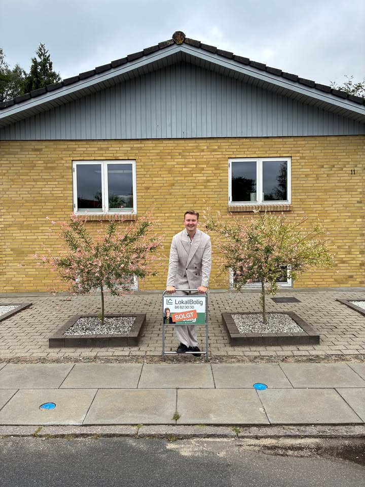 Lokalbolig Silkeborg - Mathias Bach & Co fejrer fantastisk boligsalg på Husumvej 11