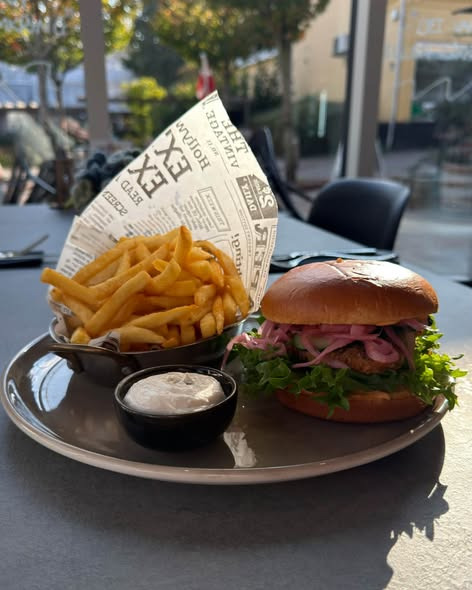 Cafe Kjukken Nordborg sætter Crispy Kyllingeburger på menukortet